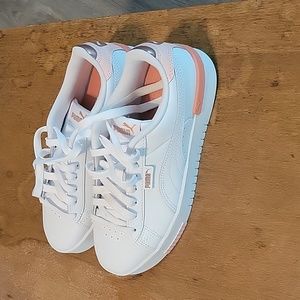 Size 8 women's tennis shoes